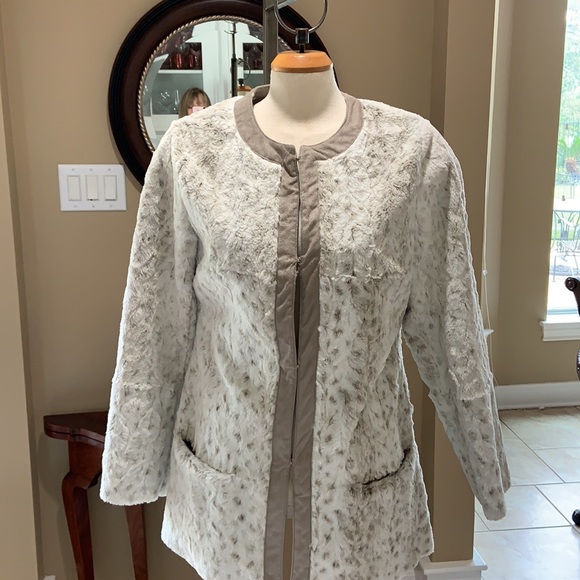 Chi Carlos Falchi Lynx Faux Fur Jacket - Picture 2 of 13